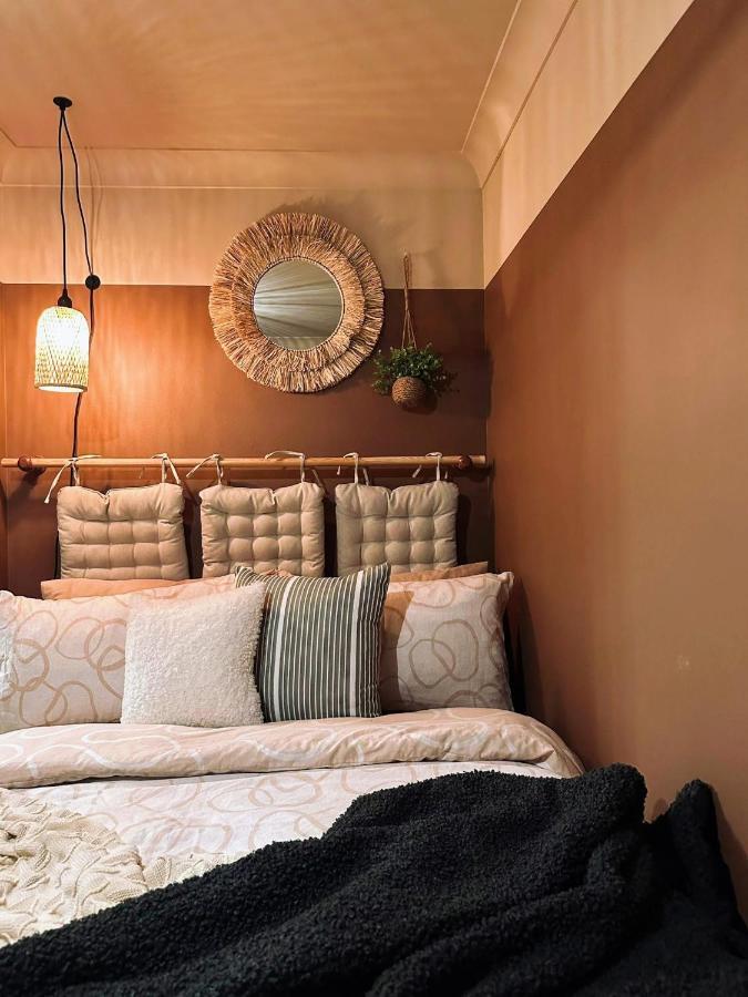 4-Bed Cotswold Getaway With Hot Tub & Gaming Room Churchdown Εξωτερικό φωτογραφία