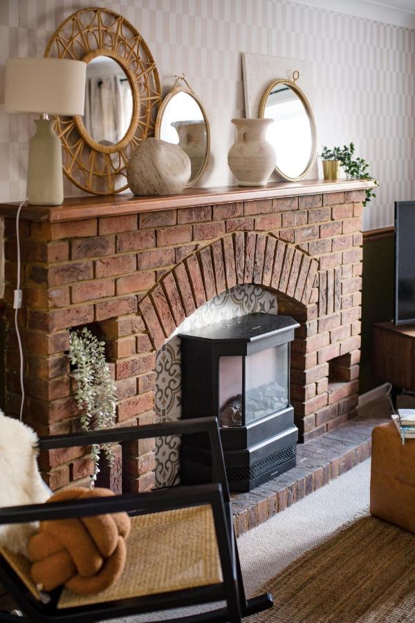 4-Bed Cotswold Getaway With Hot Tub & Gaming Room Churchdown Εξωτερικό φωτογραφία