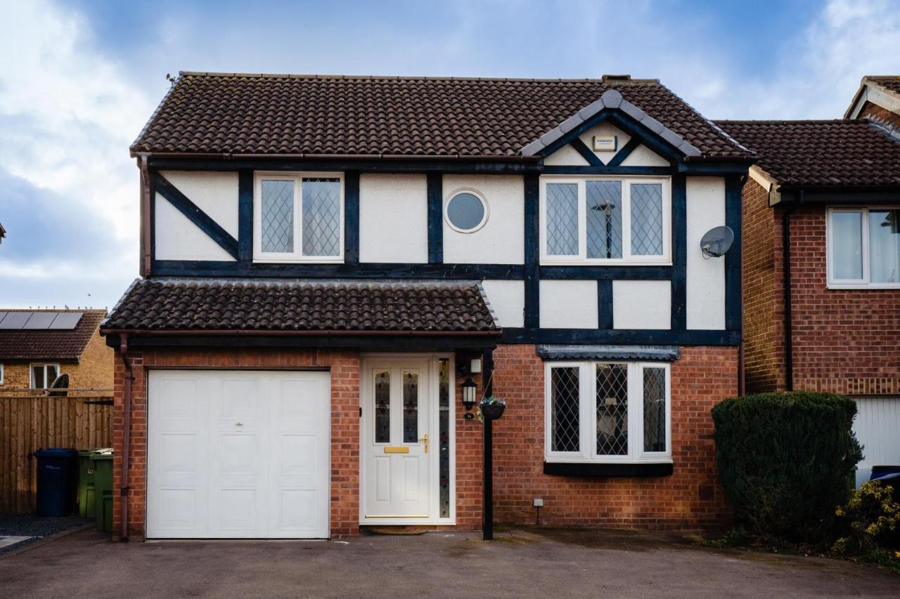 4-Bed Cotswold Getaway With Hot Tub & Gaming Room Churchdown Εξωτερικό φωτογραφία