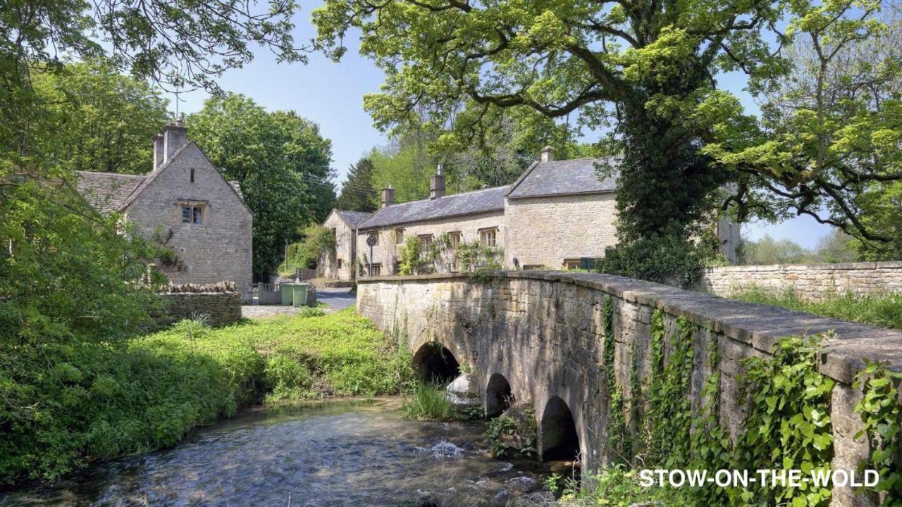 4-Bed Cotswold Getaway With Hot Tub & Gaming Room Churchdown Εξωτερικό φωτογραφία